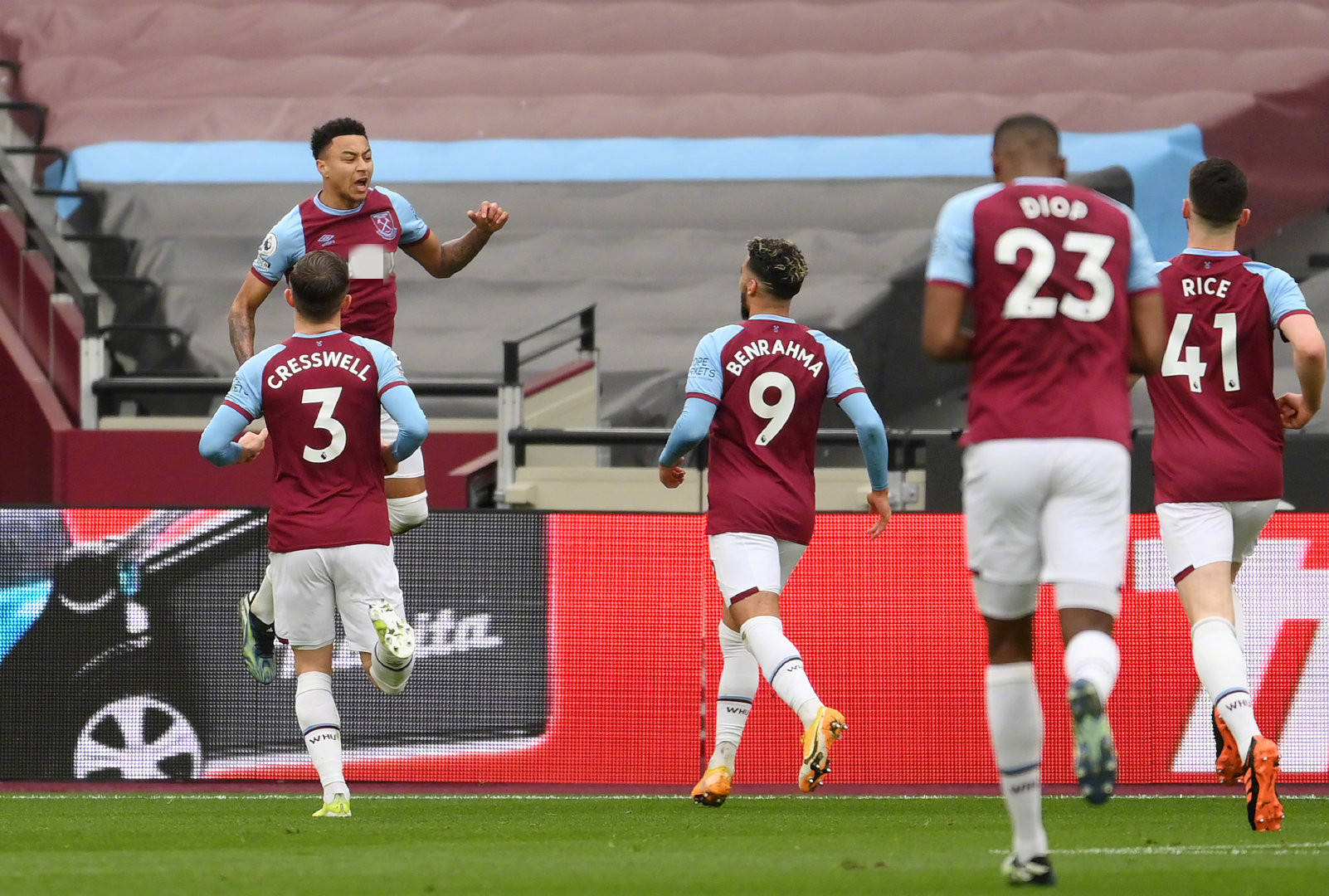 蓝军低迷的 蓝军低迷的